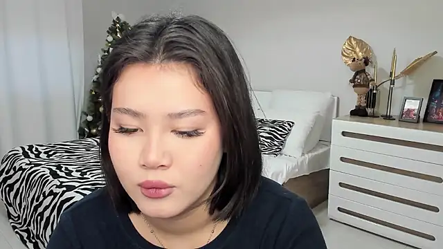 Brunette Charm online show from January 2026 11:01:01 AM