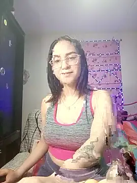 Snapshot of LunaVinxxen chatting on January 2026 01:19:01 AM LunaVinxxen online show from January 2026 01:19:01 AM