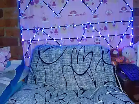 Snapshot of LunaVinxxen chatting on February 2026 04:40:02 AM LunaVinxxen online show from February 2026 04:40:02 AM