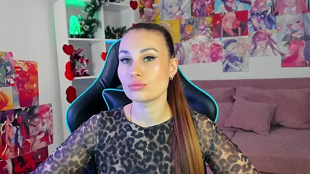 NoraFoxes online show from December 2025 03:40:02 PM