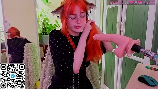Snapshot of LittleFoxHole chatting on May 2026 01:14:01 AM LittleFoxHole online show from May 2026 01:14:01 AM