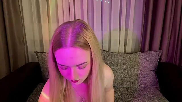 Snapshot of Dari_Foxx chatting on May 2026 10:18:02 PM Dari Foxx online show from May 2026 10:18:02 PM