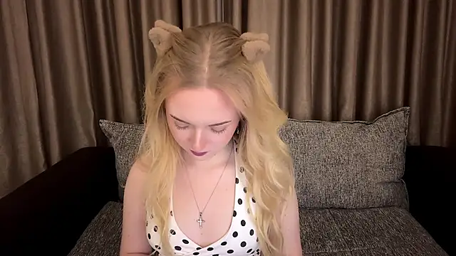 Snapshot of Dari_Foxx chatting on May 2026 10:38:02 PM Dari Foxx online show from May 2026 10:38:02 PM