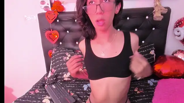 Snapshot of RossieCooper chatting on February 2026 07:33:02 PM RossieCooper online show from February 2026 07:33:02 PM