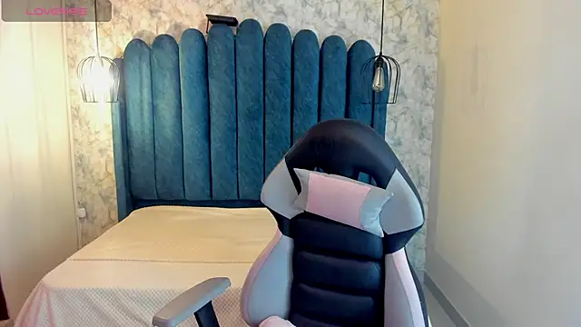 Snapshot of Lovely-martina chatting on December 2025 01:27:02 PM Lovely-martina online show from December 2025 01:27:02 PM