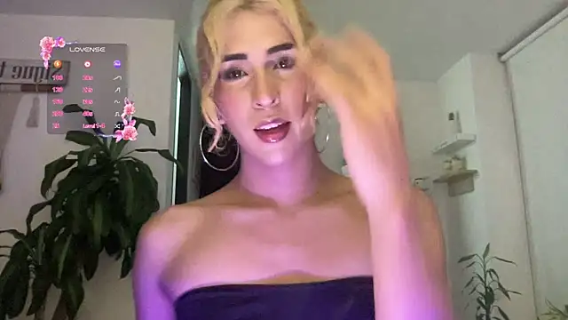 Snapshot of isa_fox_23 chatting on January 2026 12:57:01 AM isa fox 23 online show from January 2026 12:57:01 AM