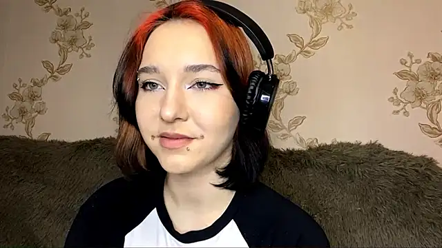 EmilyVeiro online show from February 2026 06:25:01 PM