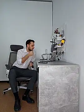 Lovebackground online show from December 2024 11:28:02 AM