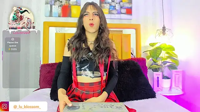 Milow Russo  online show from December 2025 07:07:01 PM