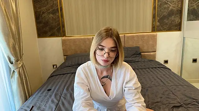 Mary Harriss online show from December 2025 01:33:02 AM