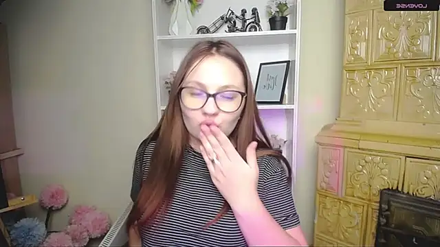 Snapshot of LiliaErmi chatting on December 2025 06:42:02 AM LiliaErmi online show from December 2025 06:42:02 AM