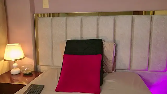 Snapshot of PaulinaSaint chatting on February 2026 01:23:02 AM PaulinaSaint online show from February 2026 01:23:02 AM