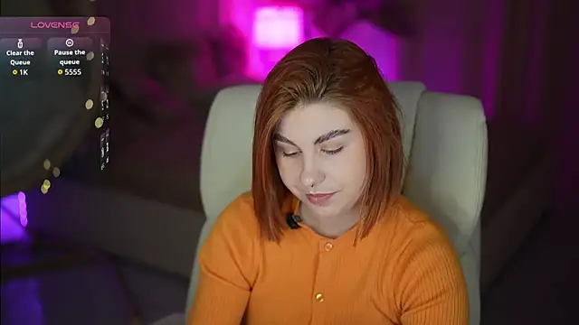 Snapshot of GingerPinky chatting on April 2026 06:27:01 AM GingerPinky online show from April 2026 06:27:01 AM