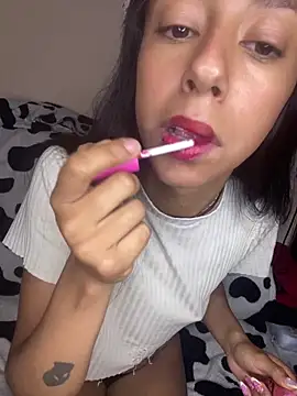 Snapshot of FOXXX_BABY chatting on February 2026 07:46:01 AM FOXXX BABY online show from February 2026 07:46:01 AM