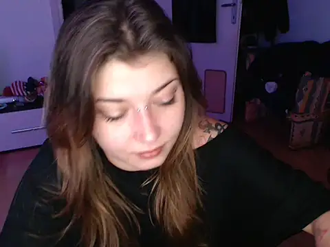 Snapshot of AlienforTwenty chatting on December 2025 06:52:01 AM AlienforTwenty online show from December 2025 06:52:01 AM