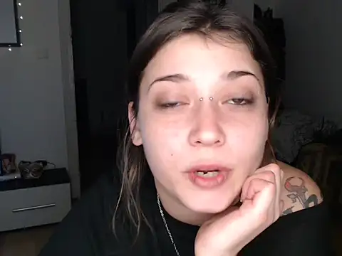 Snapshot of AlienforTwenty chatting on December 2025 12:06:01 AM AlienforTwenty online show from December 2025 12:06:01 AM