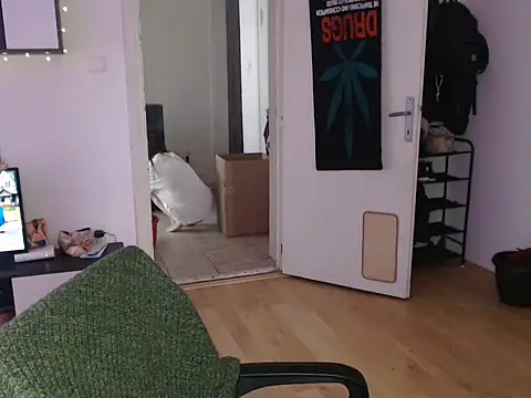 Snapshot of AlienforTwenty chatting on December 2025 09:27:01 AM AlienforTwenty online show from December 2025 09:27:01 AM