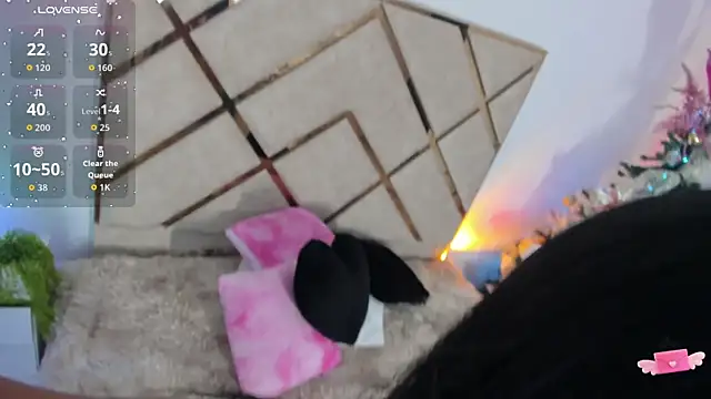 Snapshot of queenie_staar chatting on December 2025 08:05:02 PM queenie staar online show from December 2025 08:05:02 PM