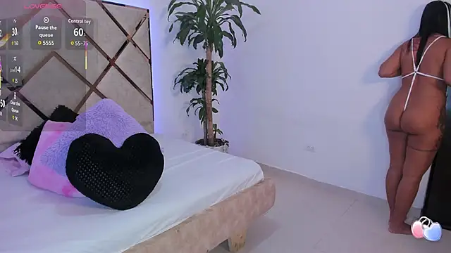 Snapshot of queenie_staar chatting on February 2026 09:24:02 PM queenie staar online show from February 2026 09:24:02 PM