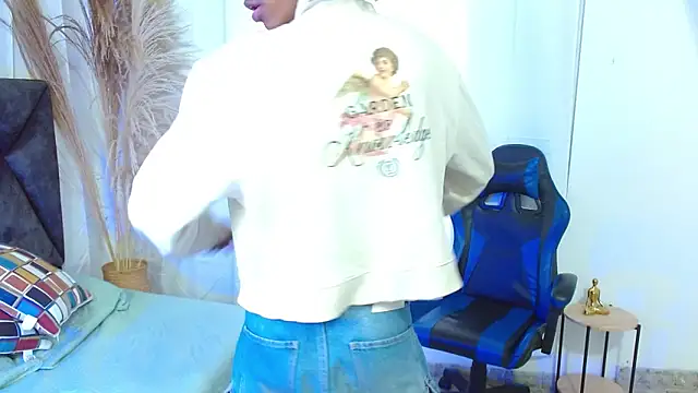 angelll18  online show from December 2025 09:33:01 PM