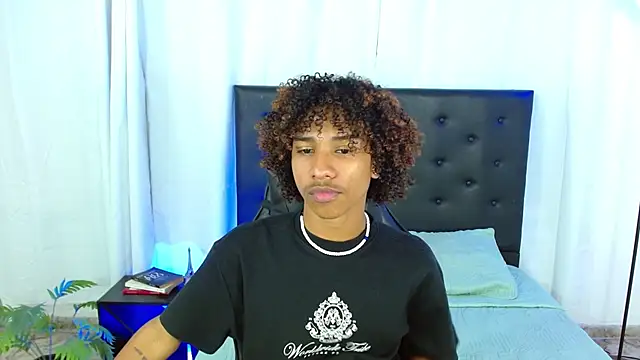 angelll18  online show from February 2026 09:36:02 PM