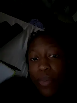 Snapshot of LauraAurora chatting on December 2025 10:26:01 PM LauraAurora online show from December 2025 10:26:01 PM