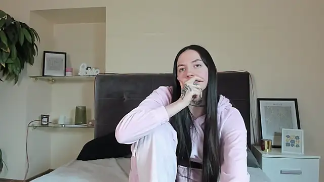 Snapshot of AdrianaCult chatting on February 2026 06:23:02 PM AdrianaCult online show from February 2026 06:23:02 PM