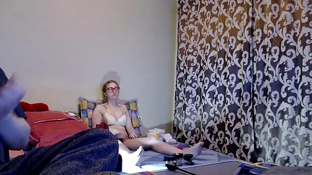 yunis32 online show from February 2025 06:27:02 PM