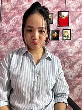 Snapshot of Sisilaydy_01 chatting on December 2025 12:32:01 PM Sisilaydy 01 online show from December 2025 12:32:01 PM