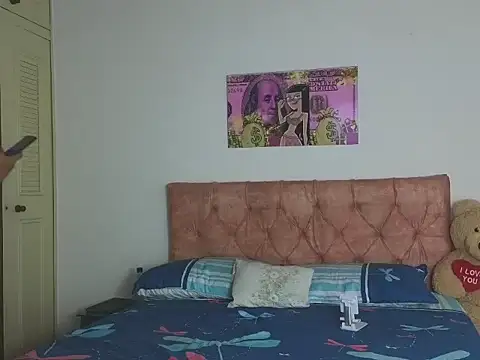 Snapshot of Valery__lovex chatting on January 2026 10:35:02 PM Valery lovex online show from January 2026 10:35:02 PM