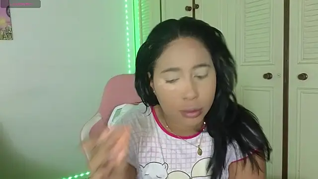 Snapshot of Valery__lovex chatting on February 2026 09:05:01 AM Valery lovex online show from February 2026 09:05:01 AM