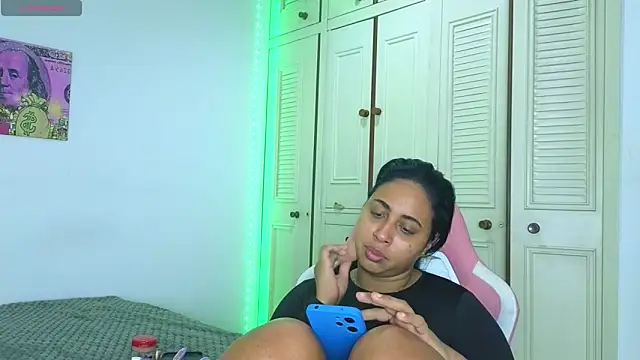 Snapshot of Valery__lovex chatting on February 2026 08:59:02 AM Valery lovex online show from February 2026 08:59:02 AM