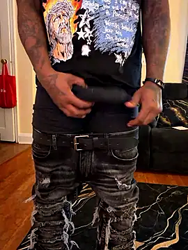 Snapshot of daddydarkskindikk chatting on January 2026 05:51:02 PM daddydarkskindikk online show from January 2026 05:51:02 PM