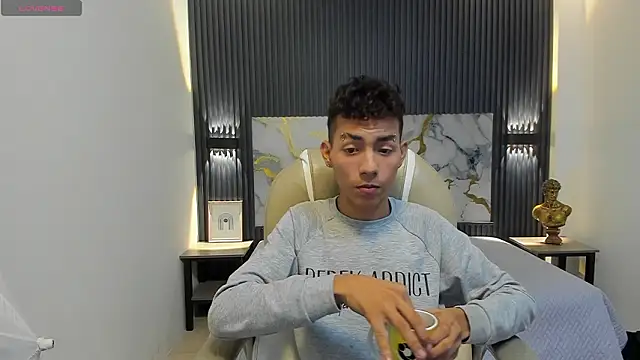 TaylerMiles online show from January 2026 03:43:02 AM