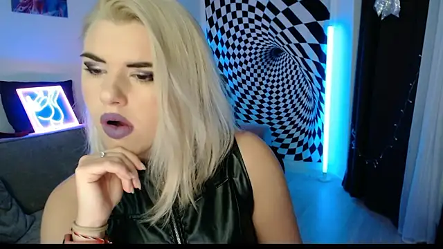 Snapshot of Ariana_Saint chatting on January 2026 06:44:01 PM Ariana Saint online show from January 2026 06:44:01 PM