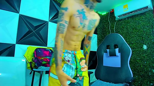Snapshot of Boy_tatto77 chatting on May 2026 02:02:01 PM Boy tatto77 online show from May 2026 02:02:01 PM