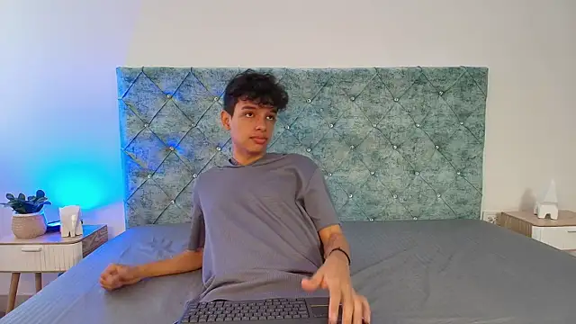 maxfrost 1 online show from December 2025 07:11:01 PM