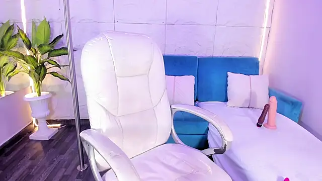 Mia Ness online show from January 2026 12:29:02 PM