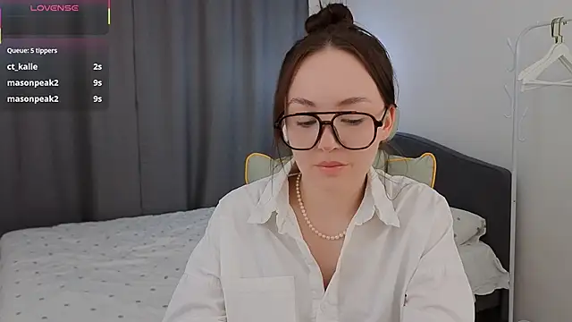 fallin lovee online show from March 2026 01:41:01 PM