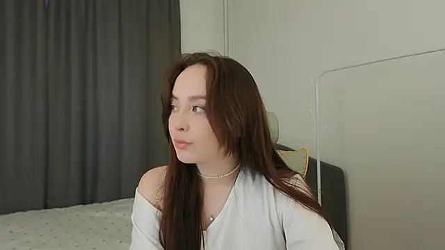 fallin lovee online show from April 2026 12:25:01 PM