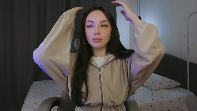 fallin lovee online show from April 2026 02:20:01 PM