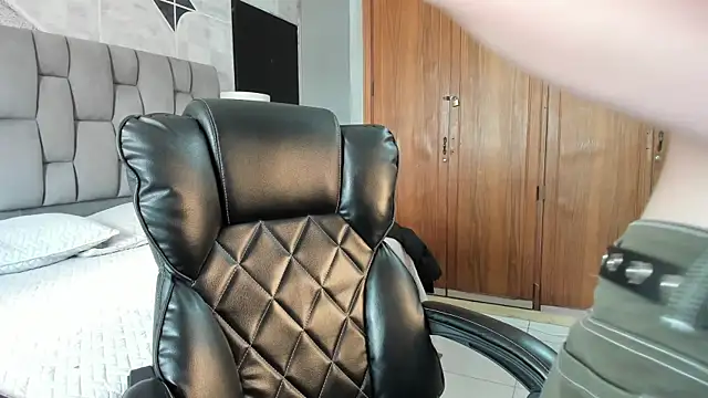 ChannelWhitee  online show from January 2026 09:50:01 PM