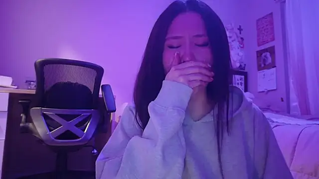 luvvivii online show from February 2026 03:00:02 AM