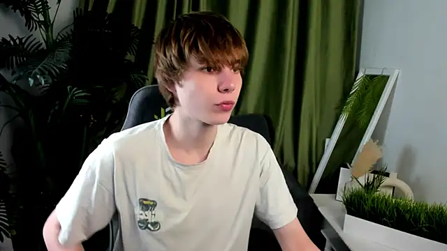 andyyzzz online show from June 2026 07:18:01 PM