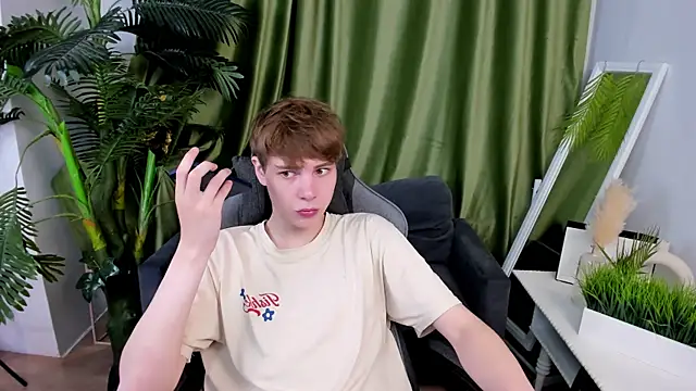 andyyzzz online show from July 2026 07:05:02 PM