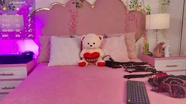 Snapshot of CherylandToni chatting on April 2026 04:06:01 AM CherylandToni online show from April 2026 04:06:01 AM