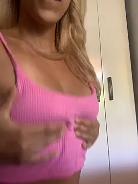 Snapshot of bety13 chatting on January 2026 03:48:02 PM bety13 online show from January 2026 03:48:02 PM