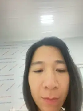 Elly-y online show from December 2025 01:24:02 AM