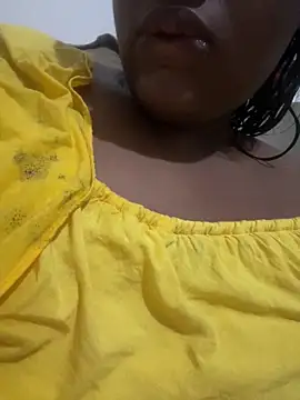 amorasecy online show from April 2026 11:42:01 PM