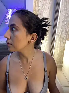 Laylaa- online show from January 2026 02:49:02 AM